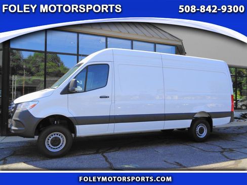 Used 2025 Mercedes-Benz Sprinter 2500 image 1