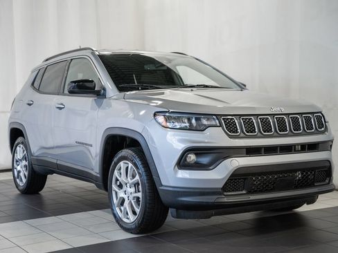 Certified 2023 Jeep Compass Latitude AWD/4WD image 1