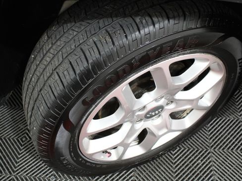 Used 2018 Jeep Renegade Latitude FWD image 37