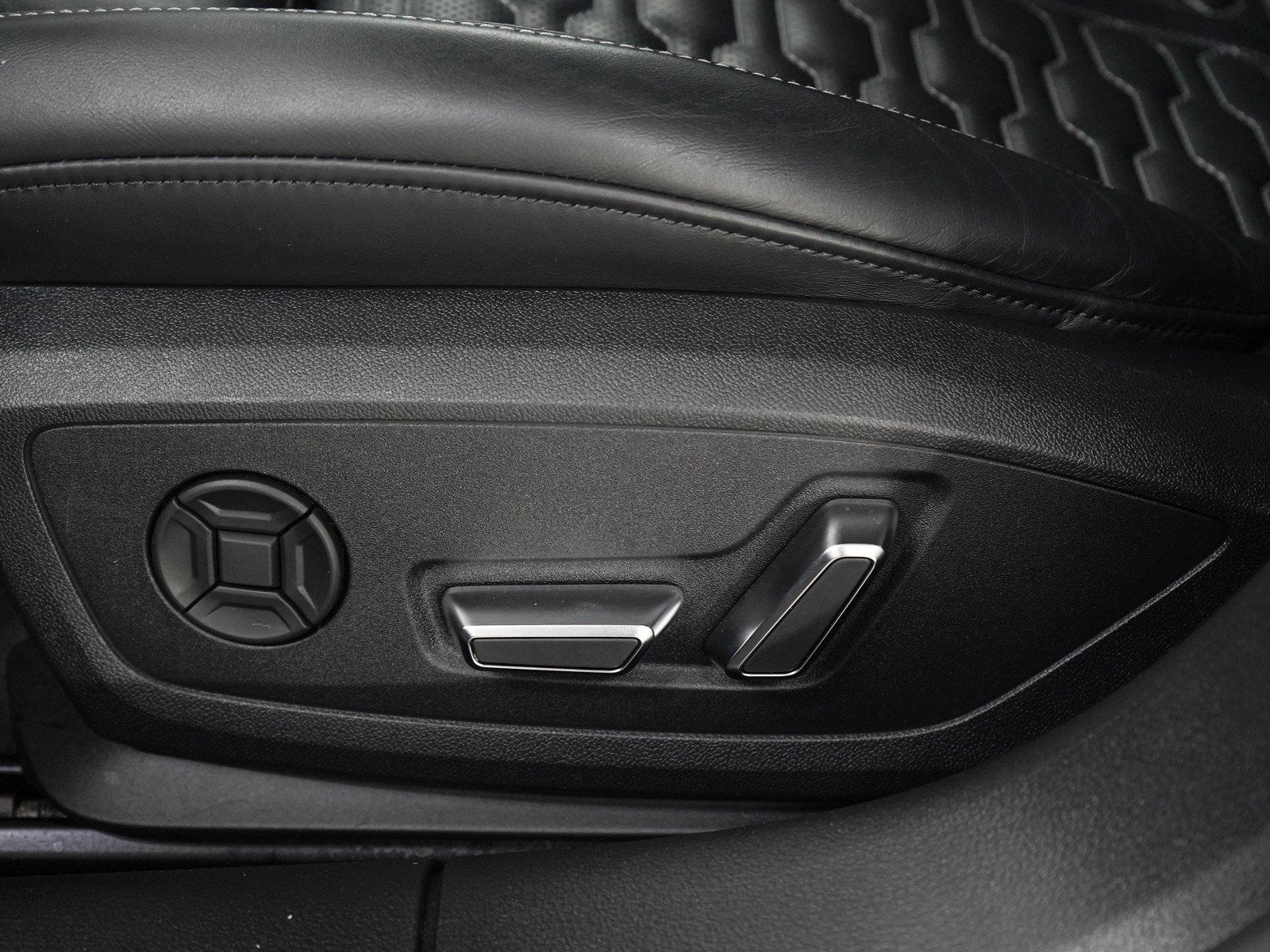 Used 2021 Audi RS 6 AWD/4WD image 25