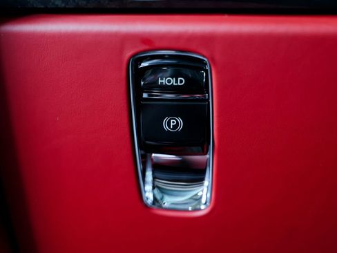 Used 2022 Rolls-Royce Cullinan Black Badge w/ Dark Exterior Package image 43