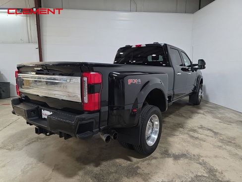 Certified 2023 Ford F450 Platinum w/ FX4 Off-Road Package image 6
