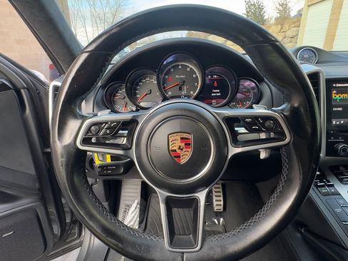 Used 2018 Porsche Cayenne Turbo image 16