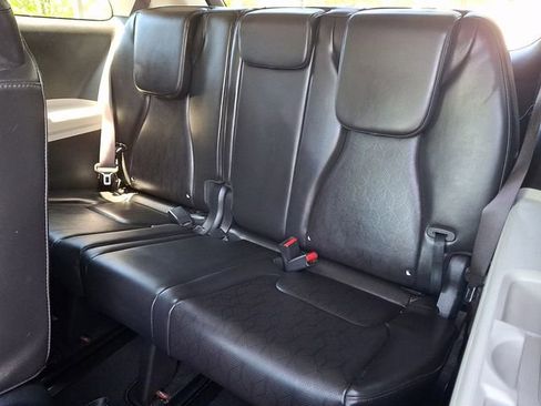Used 2023 Kia Carnival LX FWD image 11