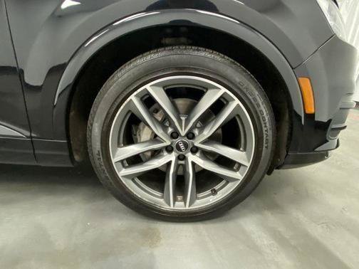 Used 2018 Audi Q7 3.0T Prestige w/ Prestige Package AWD/4WD image 17