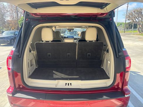 Used 2018 Lincoln Navigator Reserve w/ Technology Package AWD/4WD image 16