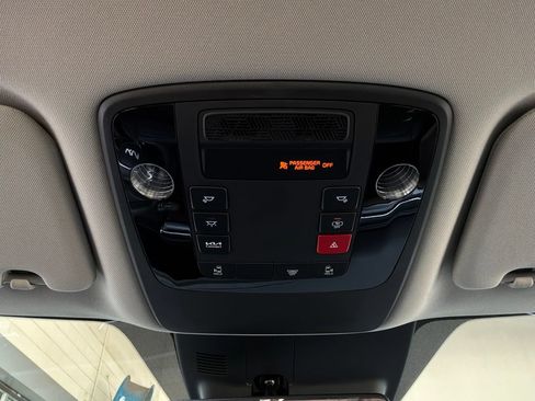 Used 2026 Kia Carnival FWD image 17