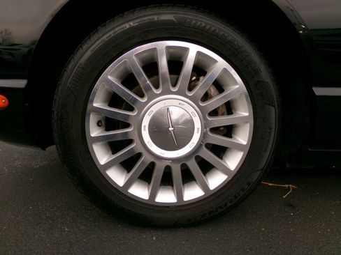 Used 2005 Ford Thunderbird Deluxe image 25