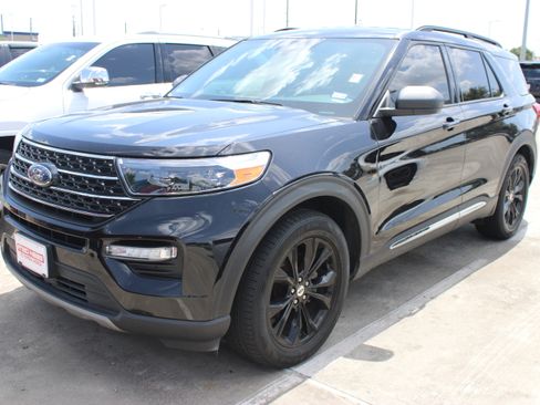 Used 2020 Ford Explorer XLT w/ Equipment Group 202A RWD image 3