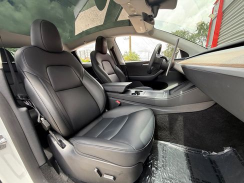 Used 2023 Tesla Model Y AWD image 19