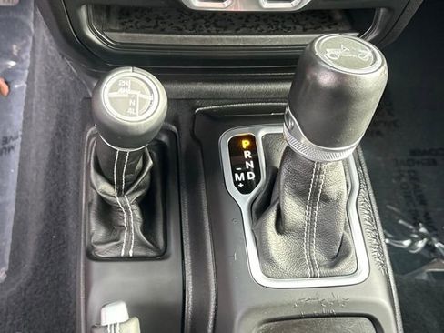 Used 2018 Jeep Wrangler Unlimited Sahara image 24