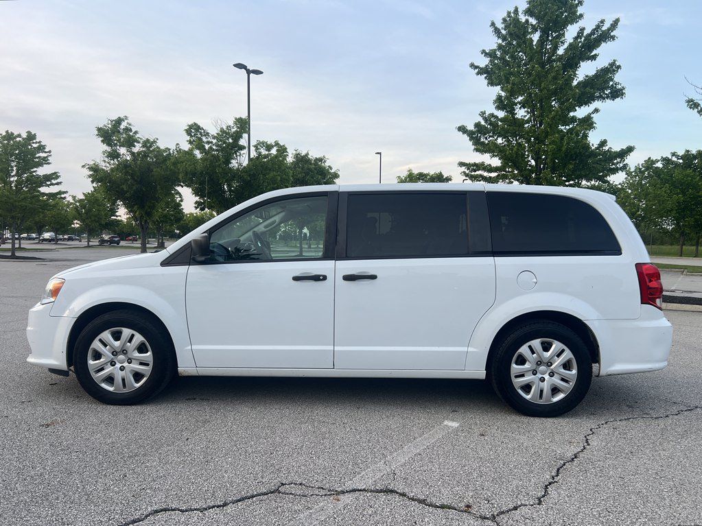 Used 2019 Dodge Grand Caravan SE w/ UConnect Hands-Free Group FWD image 2