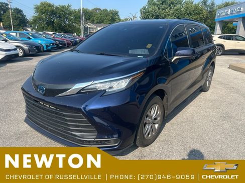 Used 2022 Toyota Sienna LE FWD image 3