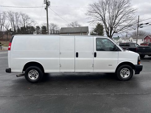 Used 2018 GMC Savana 2500 Extended image 4