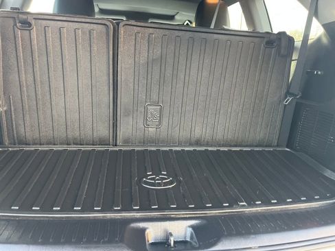 Used 2019 Toyota Highlander image 23