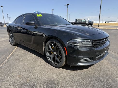 Used 2016 Dodge Charger R/T RWD image 2