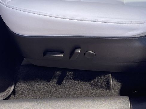 Used 2020 Tesla Model Y Long Range AWD/4WD image 19