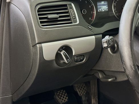 Used 2013 Volkswagen Jetta SE image 17