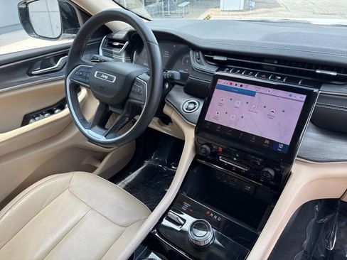Used 2022 Jeep Grand Cherokee Limited AWD/4WD image 33
