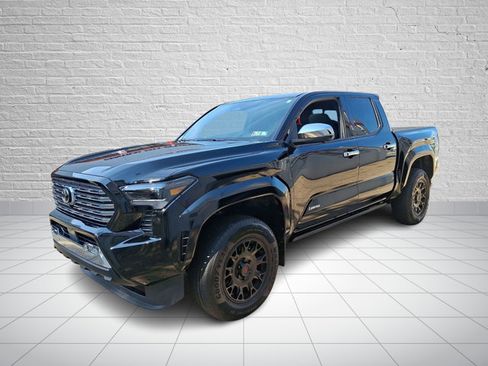Used 2025 Toyota Tacoma Limited AWD/4WD image 3
