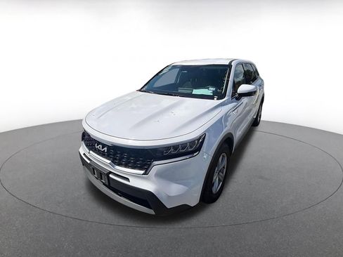 Used 2023 Kia Sorento LX image 4