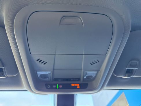 Used 2018 Chevrolet Equinox LT FWD image 27