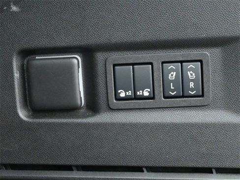 Used 2024 Chevrolet Tahoe High Country image 34