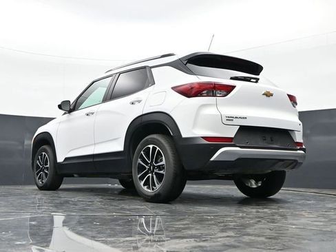 Used 2025 Chevrolet TrailBlazer LT w/ Driver Confidence Package image 39