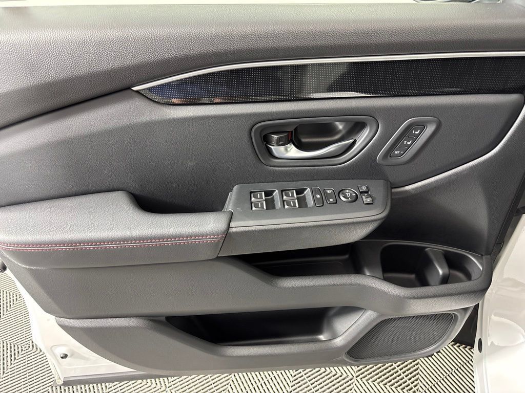 Certified 2025 Honda Pilot Black Edition image 31