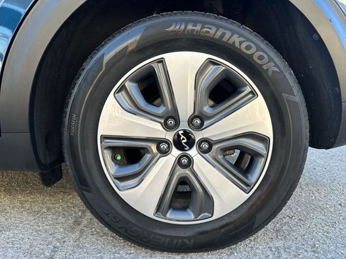 Used 2022 Kia Niro LX image 18