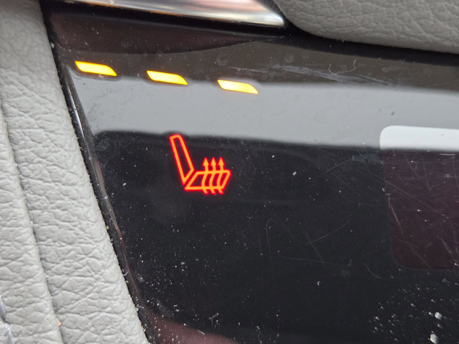 Used 2018 Cadillac XT5 Luxury w/ Driver Awareness Package FWD image 4