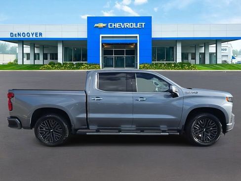 Used 2020 Chevrolet Silverado 1500 High Country w/ Technology Package image 6