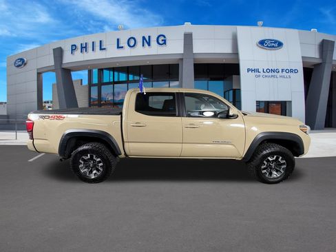 Used 2018 Toyota Tacoma TRD Off-Road w/ Technology Package AWD/4WD image 6