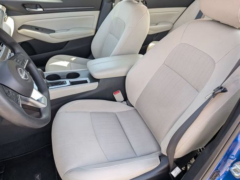 Used 2025 Nissan Altima 2.5 SV FWD image 32