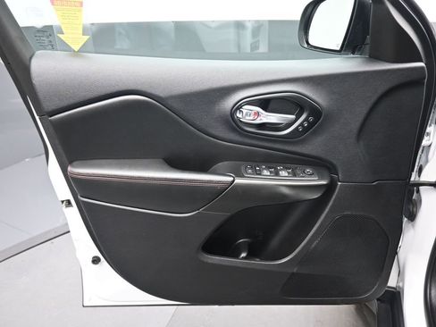 Used 2022 Jeep Cherokee Trailhawk w/ Premium Leather Package image 9