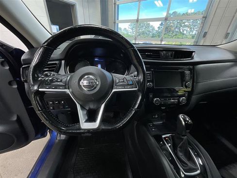Used 2020 Nissan Rogue SV w/ Sun & Sound Touring Package FWD image 15