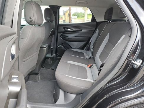 Used 2025 Chevrolet TrailBlazer LT AWD/4WD image 17