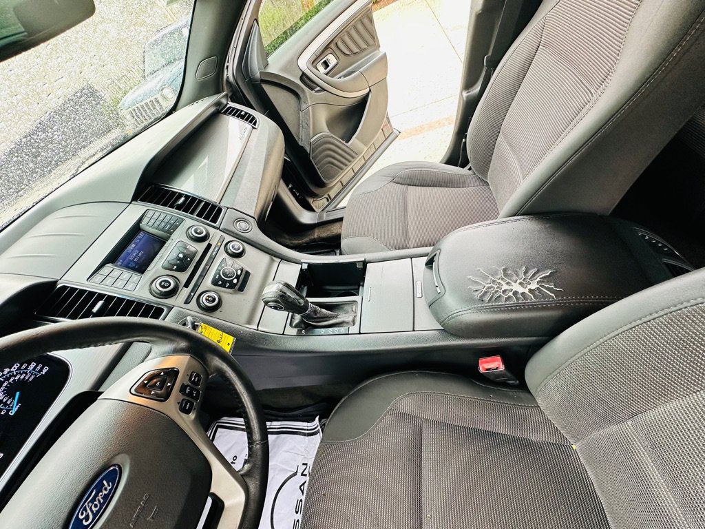 Used 2015 Ford Taurus SEL FWD image 14