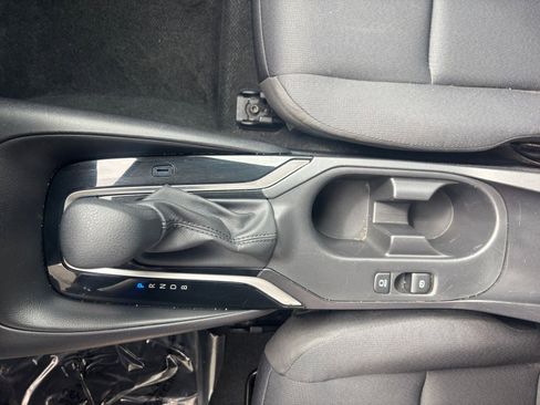 Used 2025 Toyota Corolla LE image 40