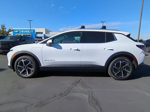 New 2026 Chevrolet Equinox EV LT image 2