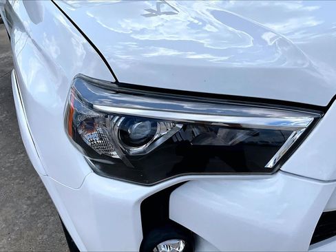 Used 2022 Toyota 4Runner SR5 RWD image 27