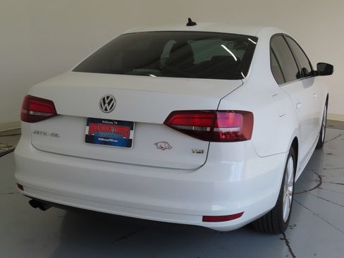 Used 2016 Volkswagen Jetta SEL FWD image 3