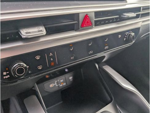 New 2025 Kia Sorento LX image 22