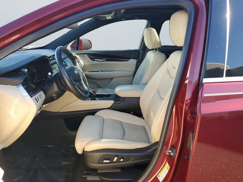 Used 2017 Cadillac XT5 Premium Luxury FWD image 9