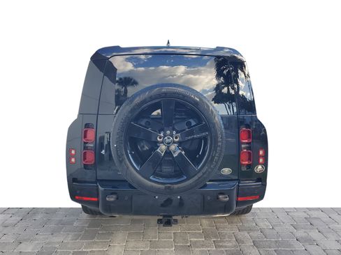 Used 2023 Land Rover Defender 130 X-Dynamic SE image 5