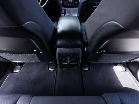Used 2020 Jeep Grand Cherokee Laredo AWD/4WD image 22