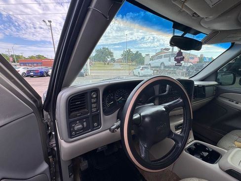 Used 2001 GMC Yukon XL SLT w/ SLT Equipment Group AWD/4WD image 9