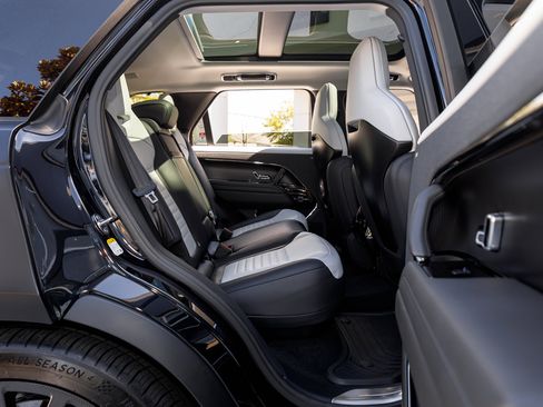 Used 2025 Land Rover Range Rover Sport SV Edition Two image 37