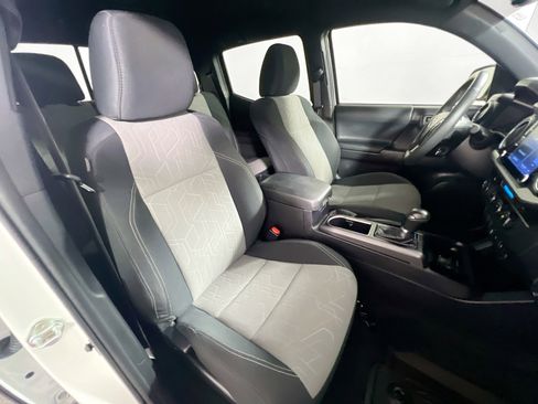 Used 2023 Toyota Tacoma TRD Off-Road image 31