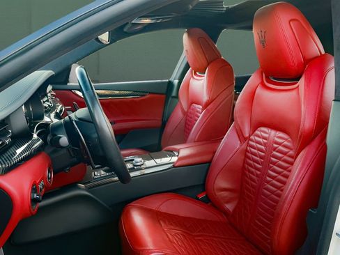Used 2022 Maserati Quattroporte Modena RWD image 2
